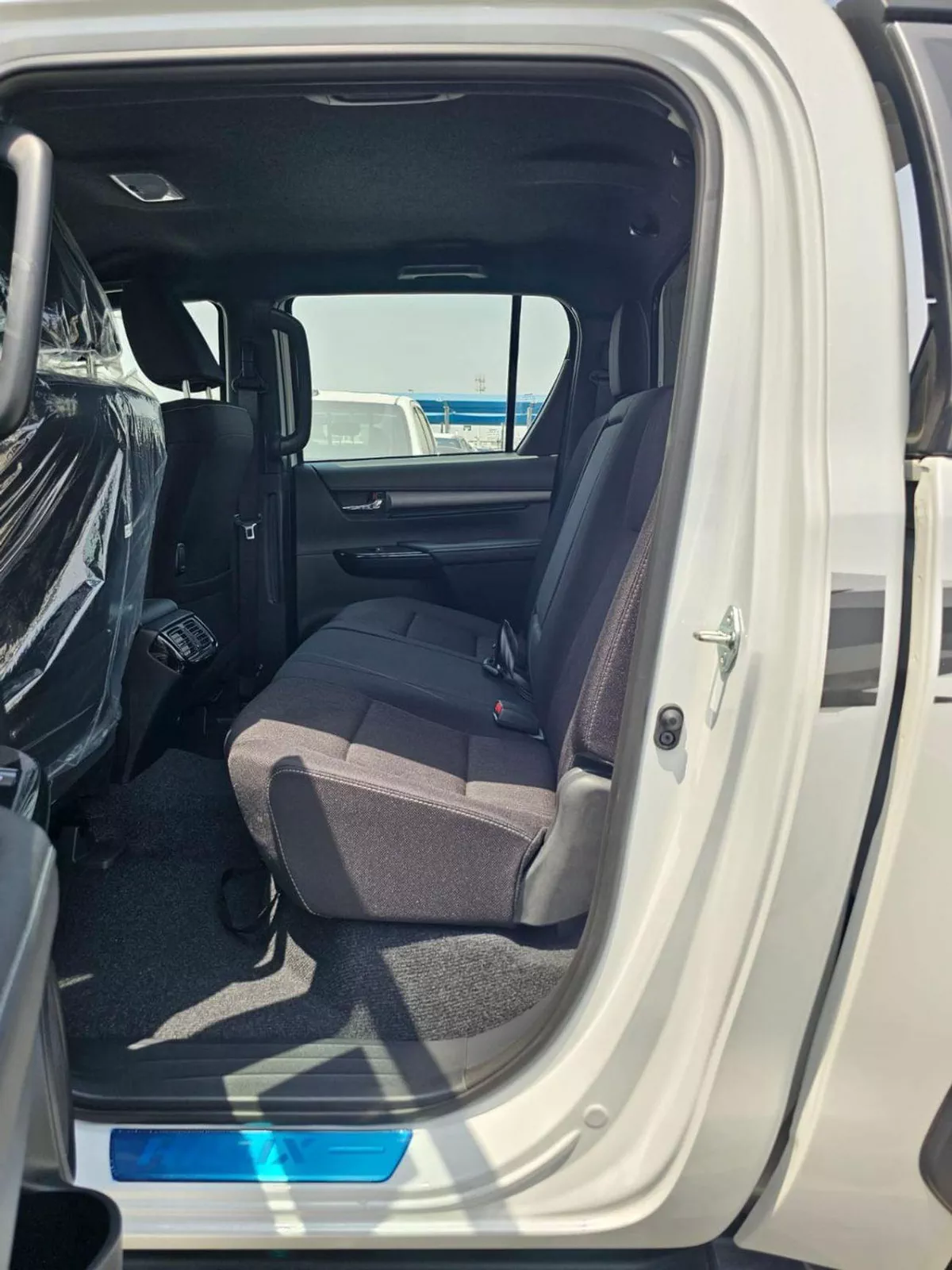 Toyota Hilux ADVENTURE SR5 ADVENTURE || 4.0L PETROL V6 A/T | BULLBAR | 360*CAMERA | WIRELESS CHARGER | BLIND SPOT (CODE # H-17-0