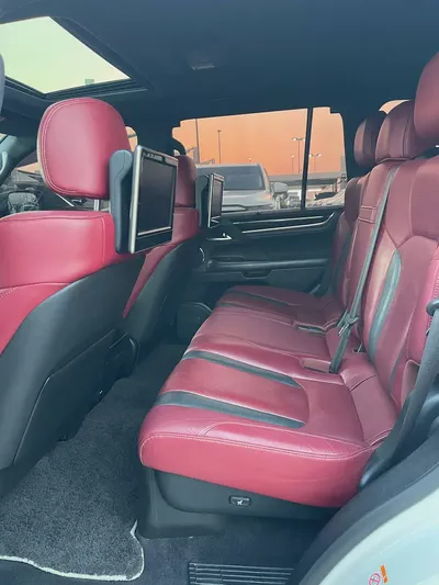 لكذس Lexus LX 570 Signature 2018 | GCC Specs | Pristine Condition-12
