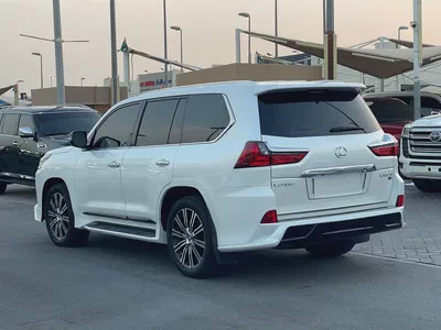 لكذس Lexus LX 570 Signature 2018 | GCC Specs | Pristine Condition-3