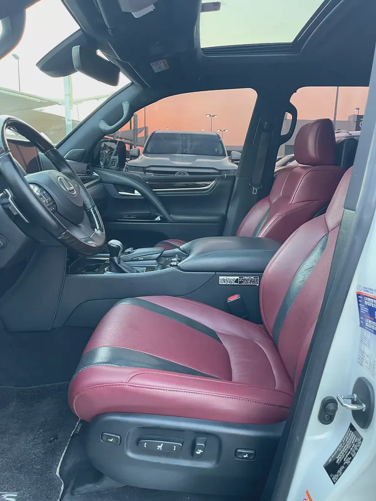 لكذس Lexus LX 570 Signature 2018 | GCC Specs | Pristine Condition-10-10