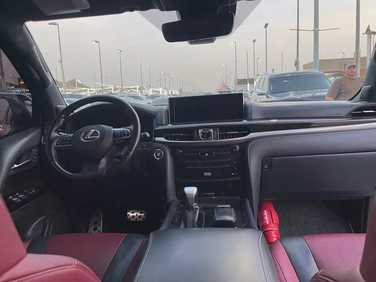 لكذس Lexus LX 570 Signature 2018 | GCC Specs | Pristine Condition-18-18
