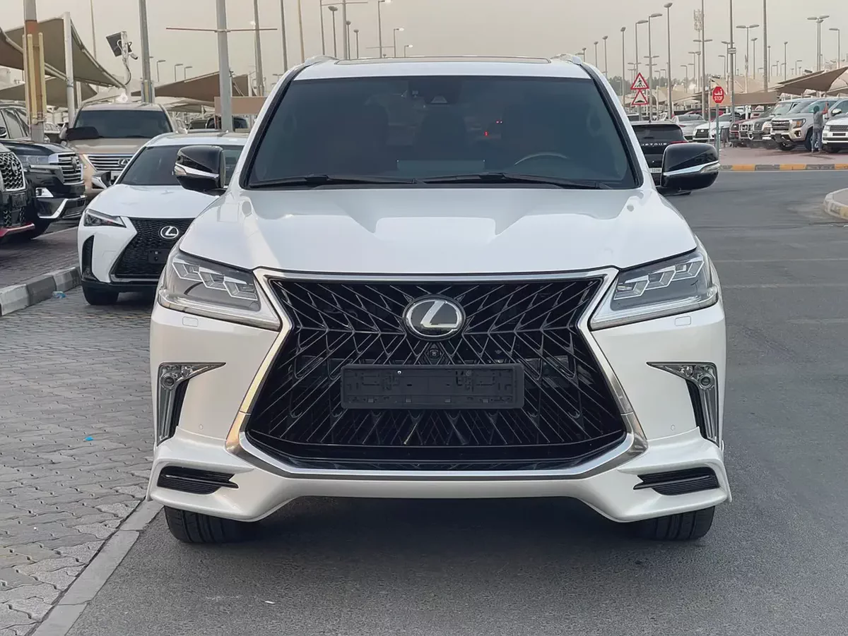 لكذس Lexus LX 570 Signature 2018 | GCC Specs | Pristine Condition