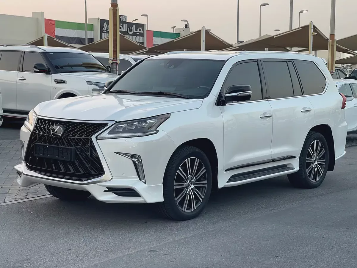 لكذس Lexus LX 570 Signature 2018 | GCC Specs | Pristine Condition-1-1