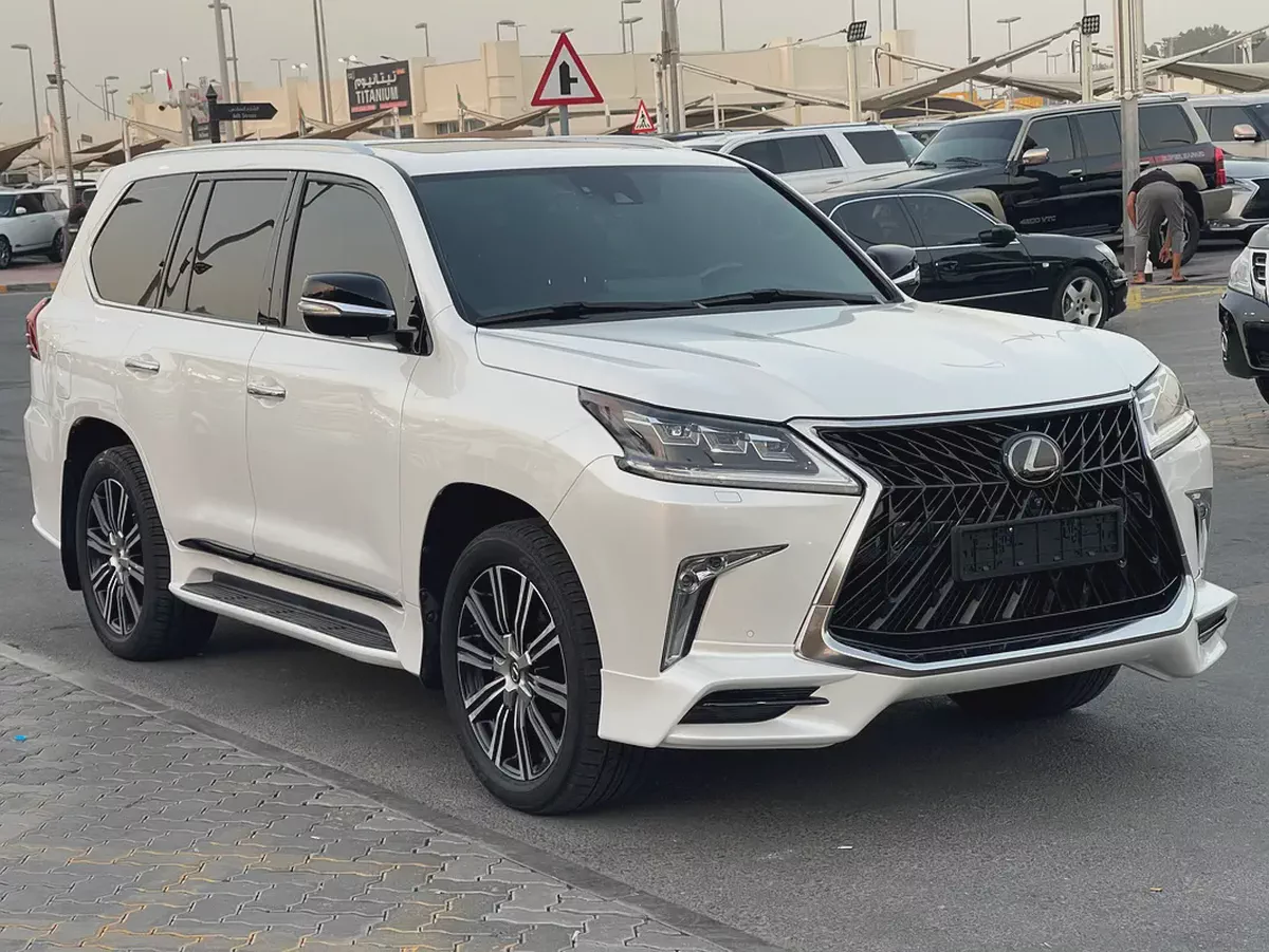 لكذس Lexus LX 570 Signature 2018 | GCC Specs | Pristine Condition-7-7