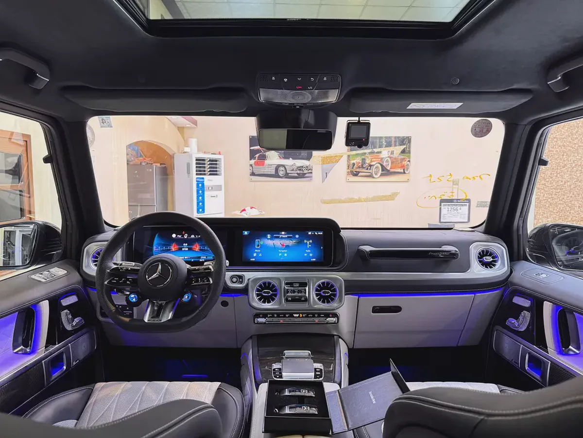 G 63 AMG / 3,600 Km / FULL OPTION / CARBON PACKAGE / 5 YEARS WARRANTY-12-12