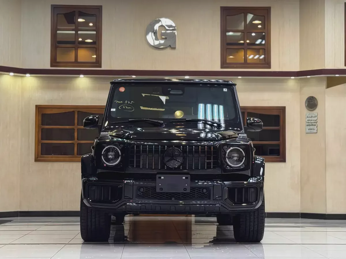 G 63 AMG / 3,600 Km / FULL OPTION / CARBON PACKAGE / 5 YEARS WARRANTY-2-2
