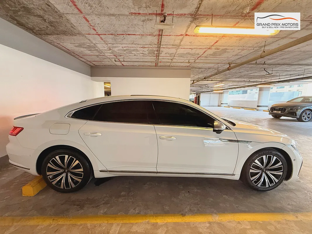Volkswagen Arteon 2.0TSI Sport 2018 Model GCC Specs With Partial Service History-3-3