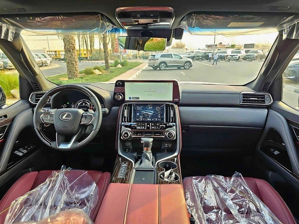 Lexus LX600 URBAN | 3.5L V6 | HEADUP DISPLAY | PWR SEATS | DVD+KICK SENSORS | 360 CAM (CODE # LX6U