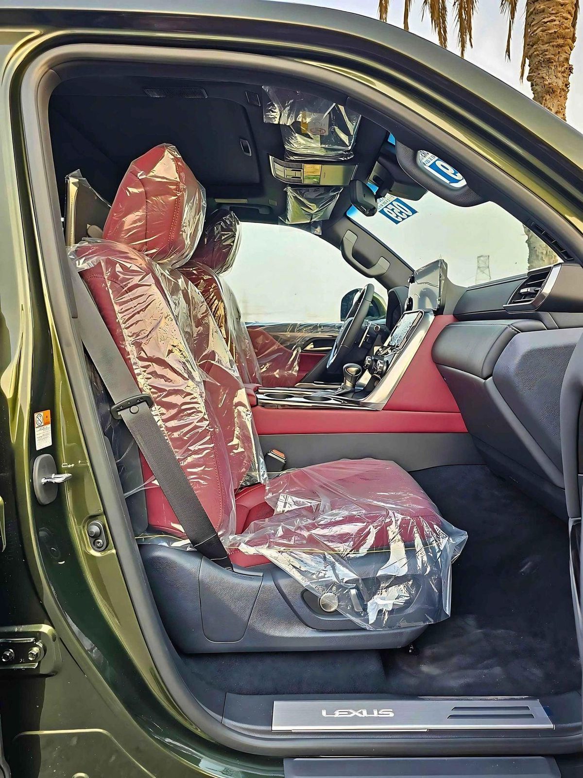 Lexus LX600 URBAN | 3.5L V6 |  HEADUP DISPLAY | PWR SEATS | DVD+KICK SENSORS | 360 CAM (CODE # LX6U-7-7