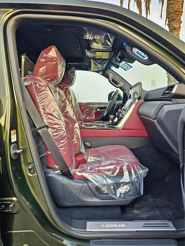 Lexus LX600 URBAN | 3.5L V6 | HEADUP DISPLAY | PWR SEATS | DVD+KICK SENSORS | 360 CAM (CODE # LX6U