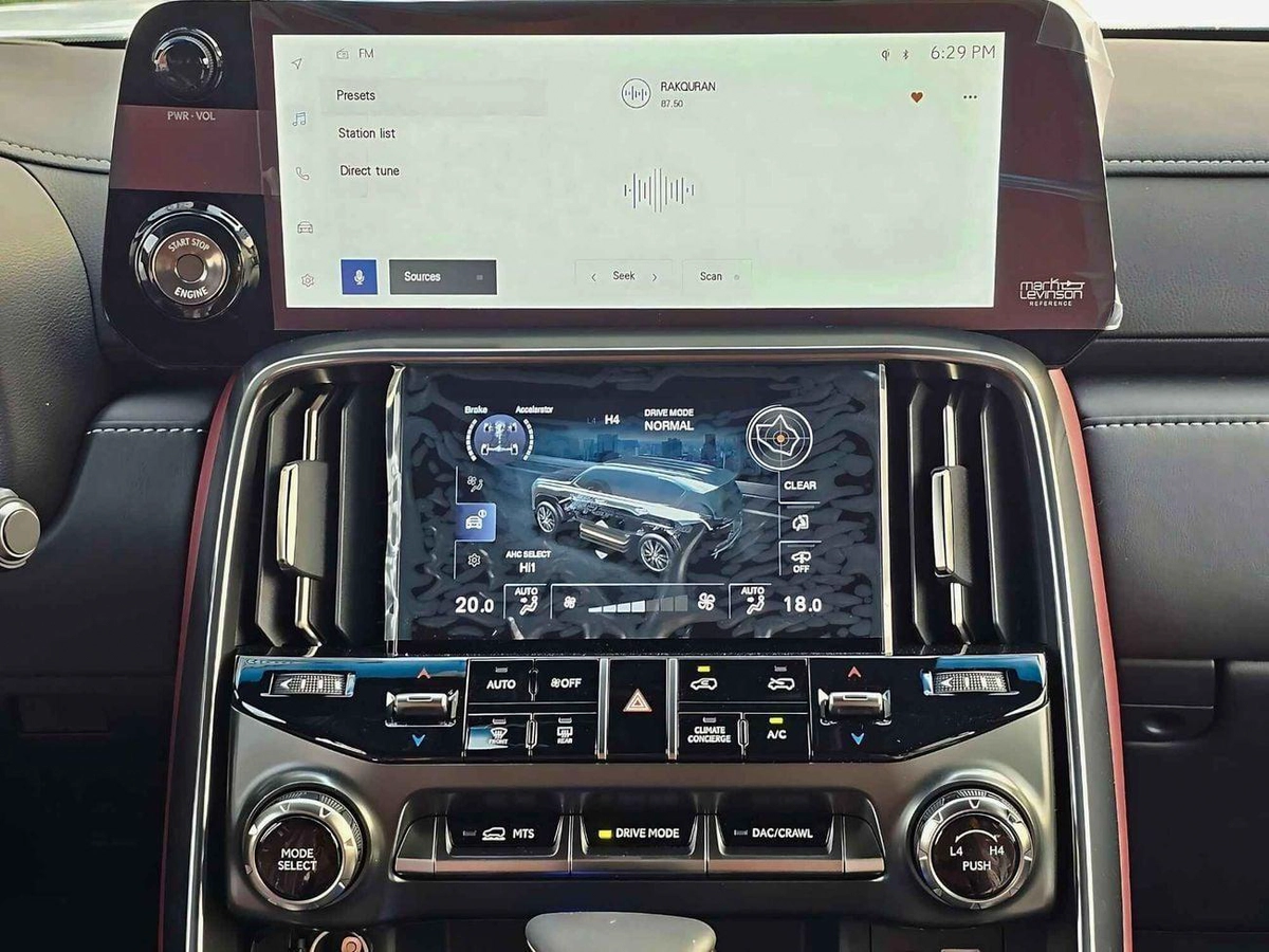 Lexus LX600 URBAN | 3.5L V6 |  HEADUP DISPLAY | PWR SEATS | DVD+KICK SENSORS | 360 CAM (CODE # LX6U-8-8