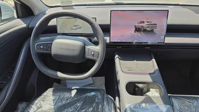 Nissan N6 180 Max (White Black)-7