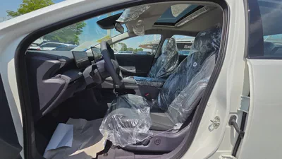Nissan N6 180 Max (White Black)-6