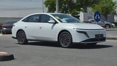 Nissan N6 180 Max (White Black)-0
