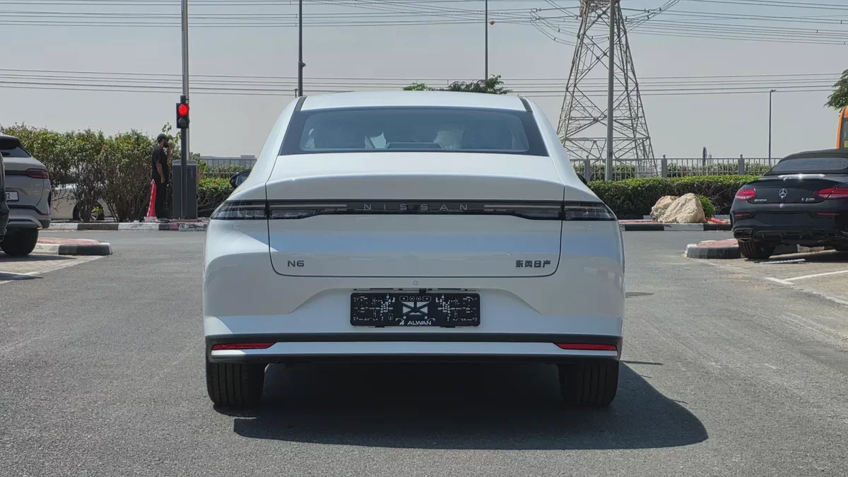 Nissan N6 180 Max (White Black)-24-24