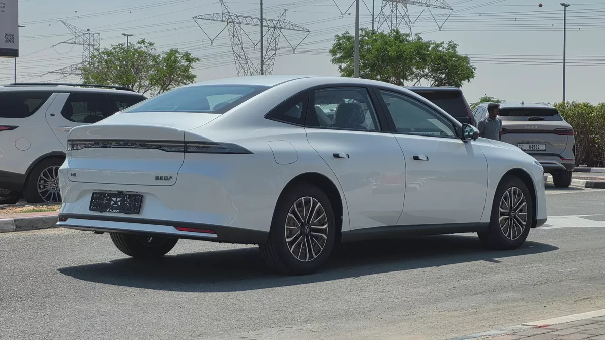 Nissan N6 180 Max (White Black)-15-15