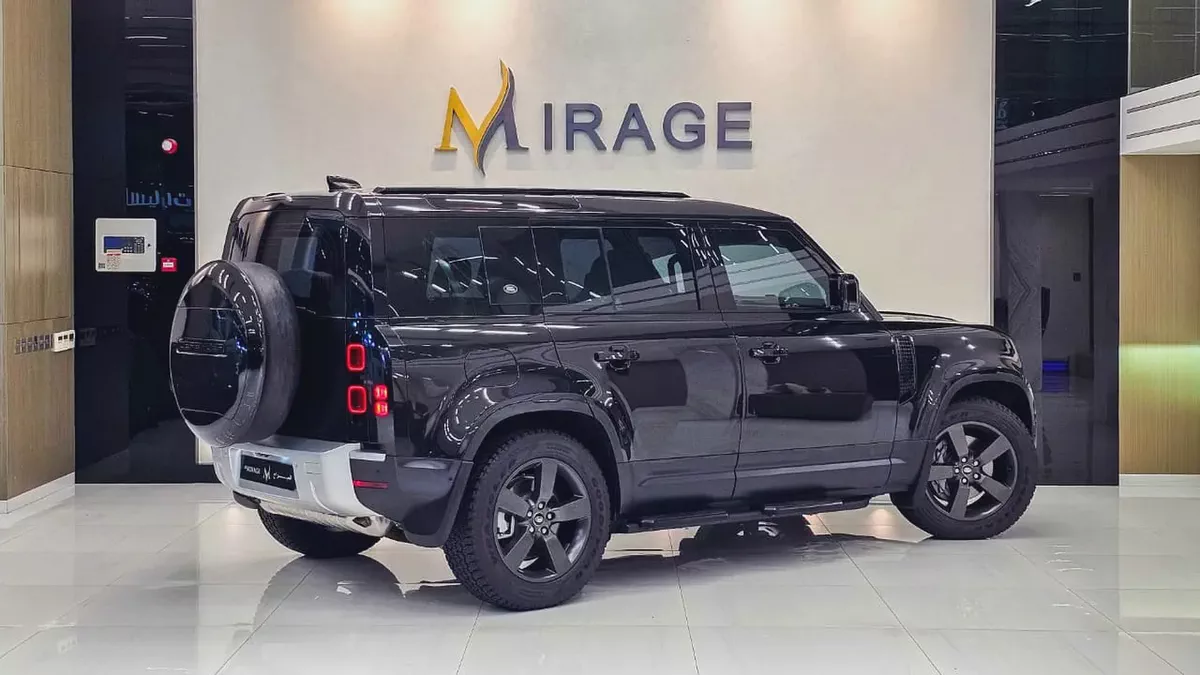 LAND ROVER - DEFENDER - 110 HSE - V 6 P400 - GCC SPECS - 2023 MODEL - 148000KM-13-13