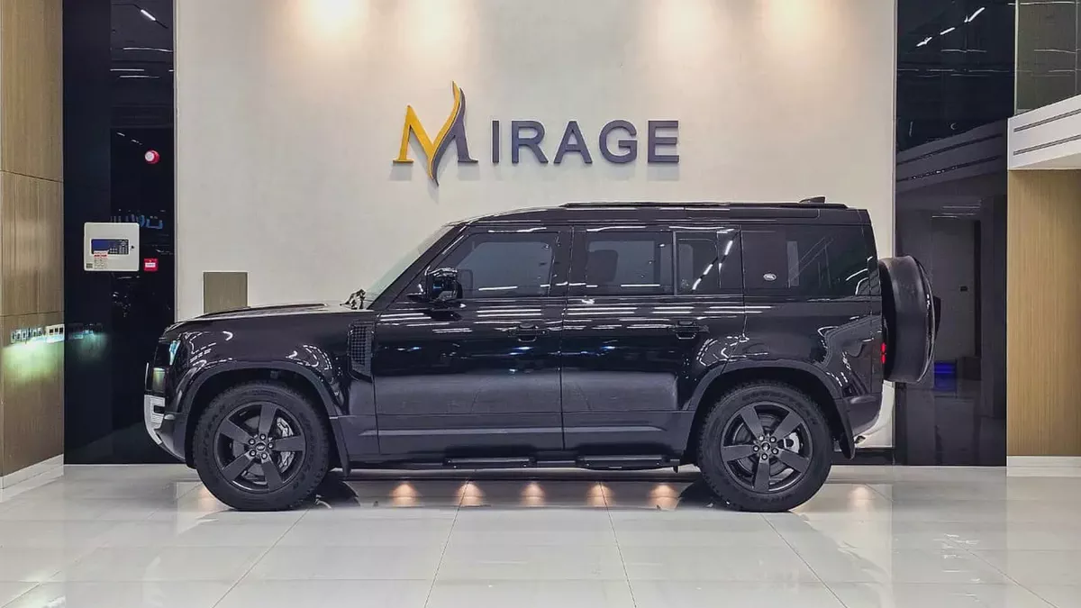 LAND ROVER - DEFENDER - 110 HSE - V 6 P400 - GCC SPECS - 2023 MODEL - 148000KM-15-15