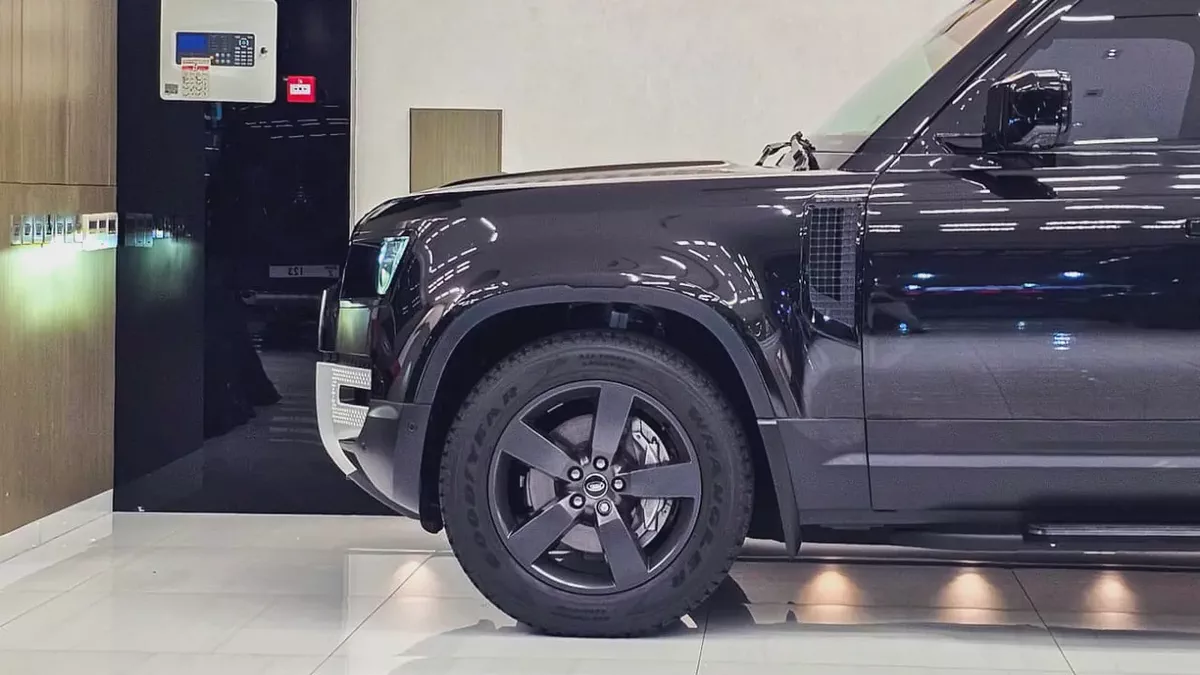LAND ROVER - DEFENDER - 110 HSE - V 6 P400 - GCC SPECS - 2023 MODEL - 148000KM-16-16