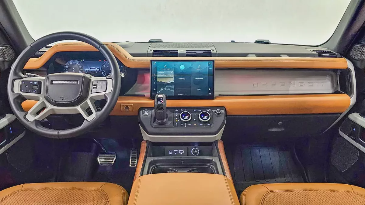 LAND ROVER - DEFENDER - 110 HSE - V 6 P400 - GCC SPECS - 2023 MODEL - 148000KM-1-1