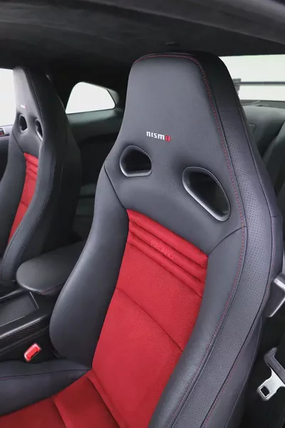 NISSAN GTR NISMO FULL CARBON + SPECIAL RECARO SEATS + FULLY LOADED-11