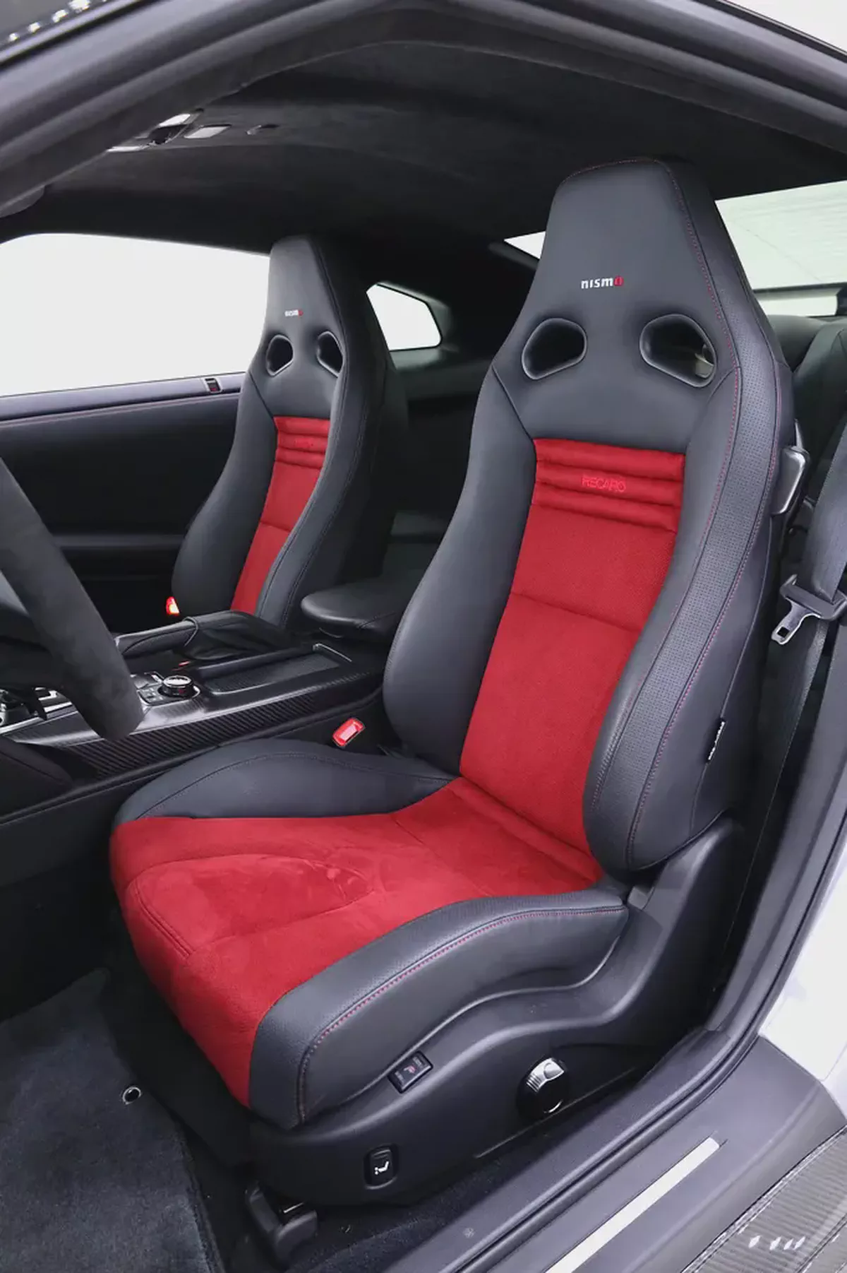NISSAN GTR NISMO FULL CARBON + SPECIAL RECARO SEATS + FULLY LOADED-10-10