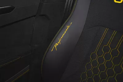 2023 URUS PERFORMANTE RIGHT HAND  | VERY LOW MILEAGE | 60TH ANNIVERSARY EDITION | AKRAPOVIC EXHAUST-14