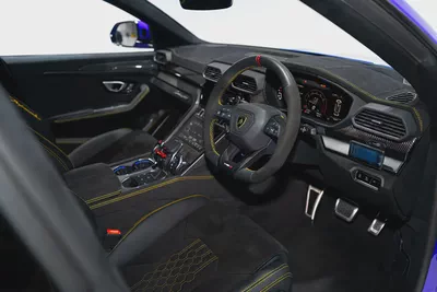 2023 URUS PERFORMANTE RIGHT HAND  | VERY LOW MILEAGE | 60TH ANNIVERSARY EDITION | AKRAPOVIC EXHAUST-7