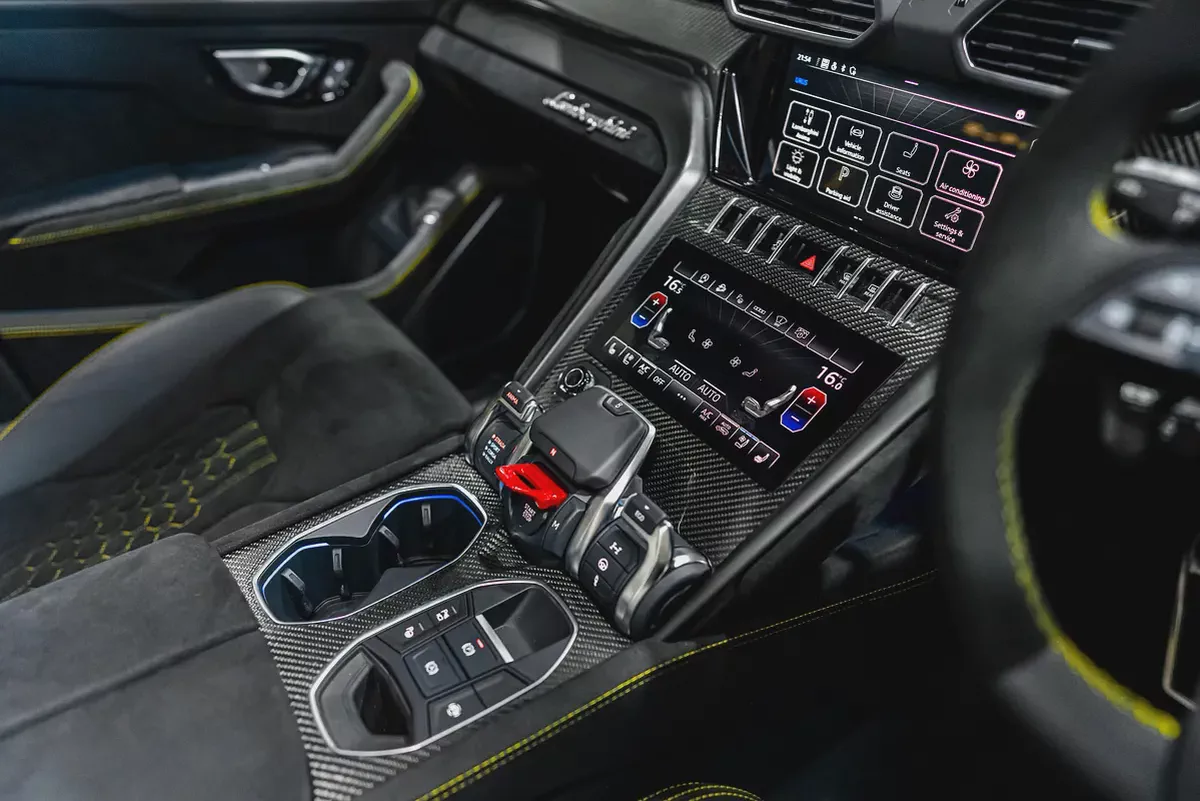 2023 URUS PERFORMANTE RIGHT HAND | VERY LOW MILEAGE | 60TH ANNIVERSARY EDITION | AKRAPOVIC EXHAUST-9-9
