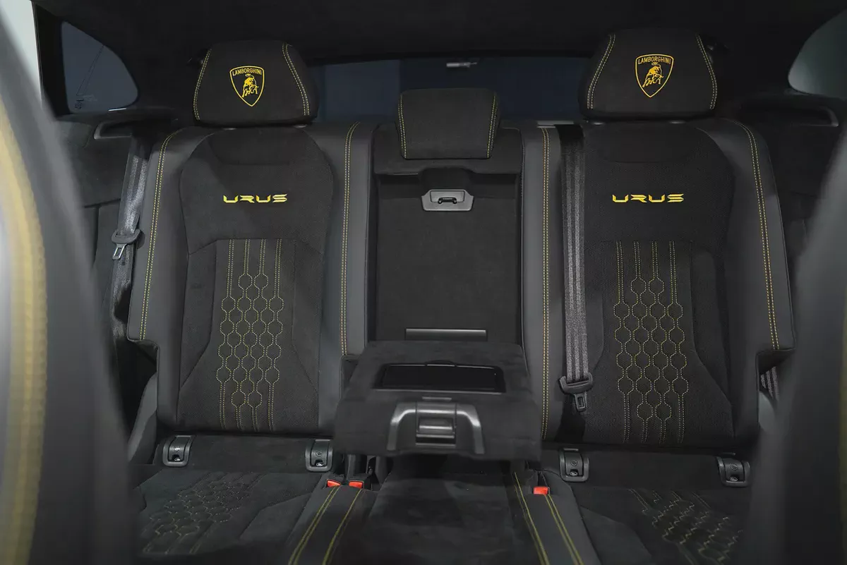 2023 URUS PERFORMANTE RIGHT HAND | VERY LOW MILEAGE | 60TH ANNIVERSARY EDITION | AKRAPOVIC EXHAUST-12-12