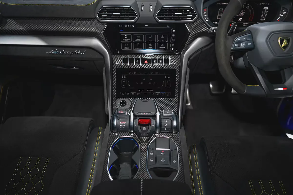2023 URUS PERFORMANTE RIGHT HAND | VERY LOW MILEAGE | 60TH ANNIVERSARY EDITION | AKRAPOVIC EXHAUST-16-16