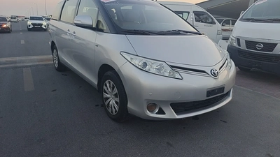 Toyota Previa 2015 SE | GCC Specs | Reliable Family Minivan-2