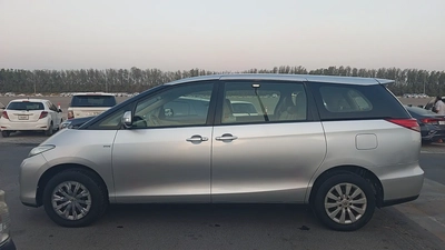 Toyota Previa 2015 SE | GCC Specs | Reliable Family Minivan-4