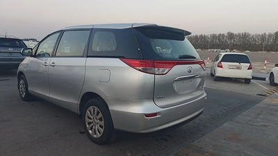 Toyota Previa 2015 SE | GCC Specs | Reliable Family Minivan-5