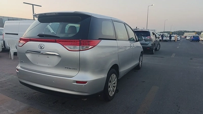 Toyota Previa 2015 SE | GCC Specs | Reliable Family Minivan-6