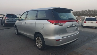 Toyota Previa 2015 SE | GCC Specs | Reliable Family Minivan-8