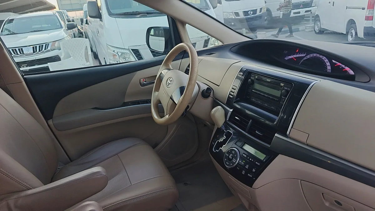 Toyota Previa 2015 SE | GCC Specs | Reliable Family Minivan-11-11