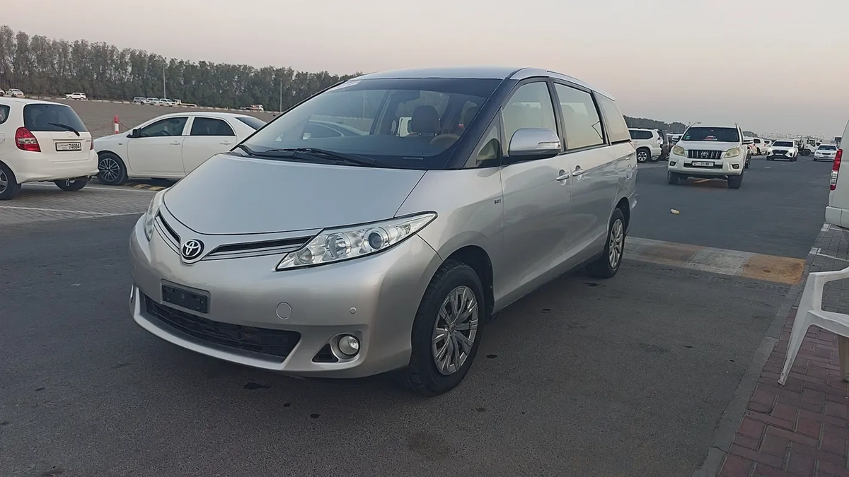Toyota Previa 2015 SE | GCC Specs | Reliable Family Minivan