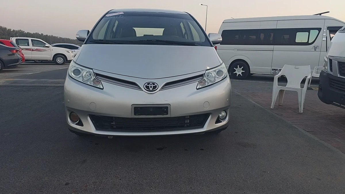 Toyota Previa 2015 SE | GCC Specs | Reliable Family Minivan-1-1