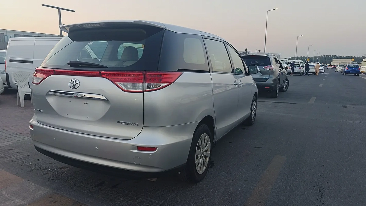 Toyota Previa 2015 SE | GCC Specs | Reliable Family Minivan-6-6