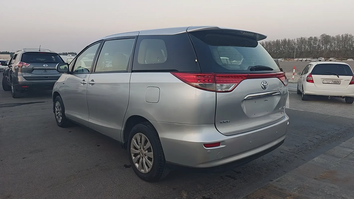 Toyota Previa 2015 SE | GCC Specs | Reliable Family Minivan-8-8