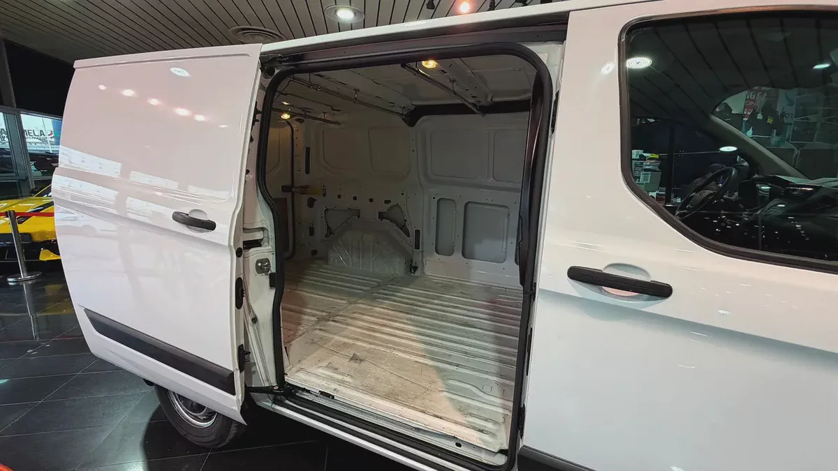 Ford Transit Van 2022 - GCC Specs - Excellent Condition-6-6