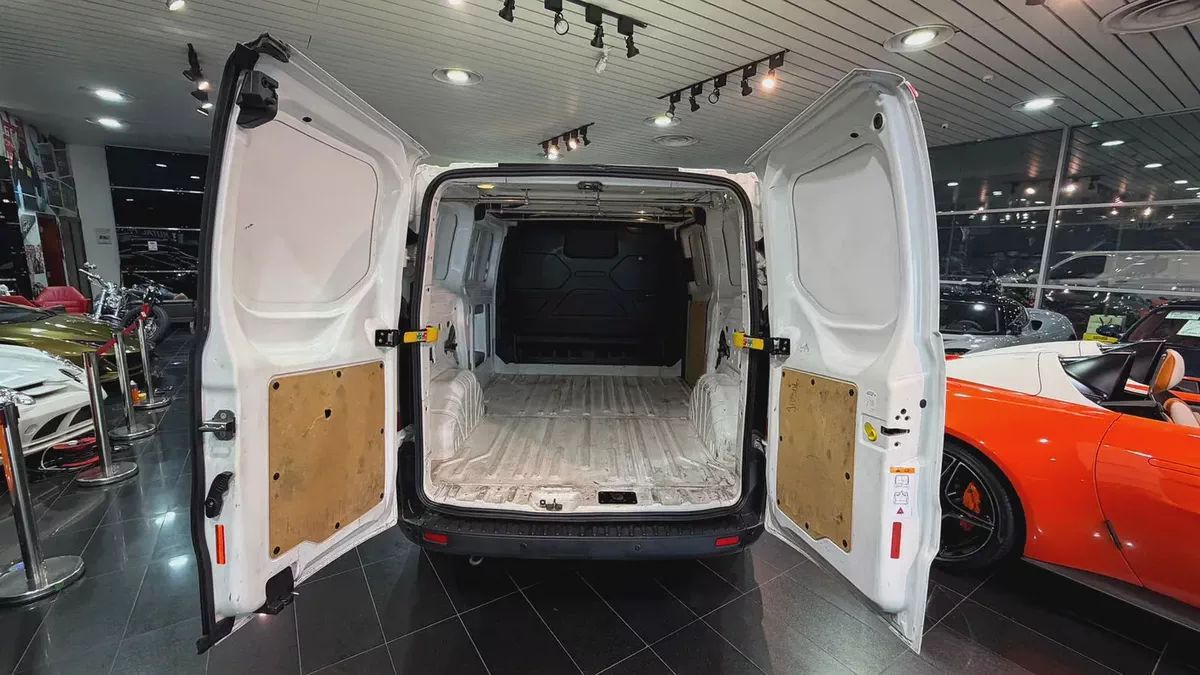 Ford Transit Van 2022 - GCC Specs - Excellent Condition-7-7