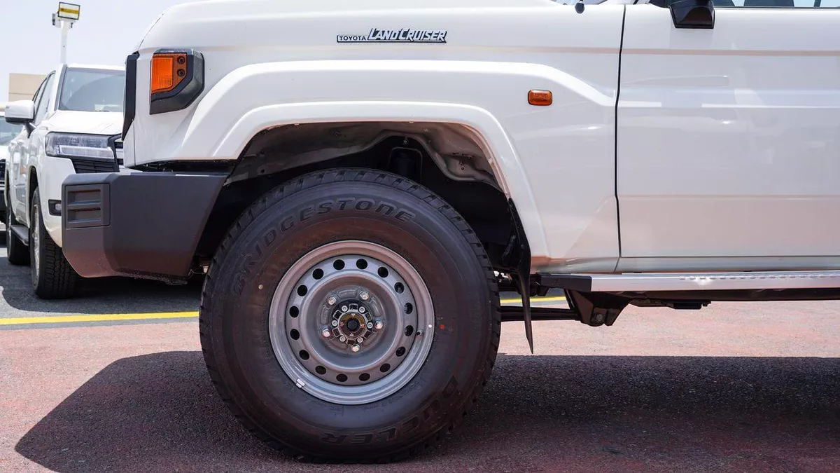 Toyota Land Cruiser Pickup 70 LC 79 DC TOYOTA LC 79 DC 2.8 DIESEL MT 2026-15-0