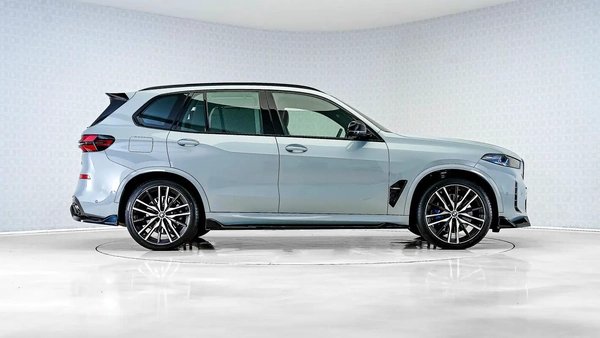 BMW X5 M60i