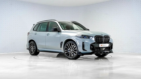 BMW X5 M60i