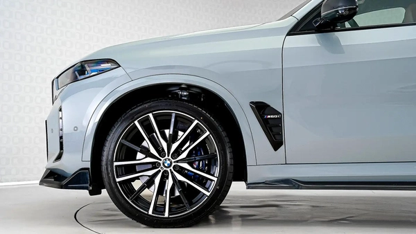 BMW X5 M60i
