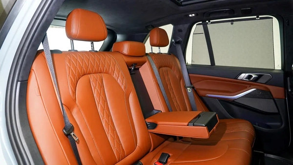 BMW X5 M60i
