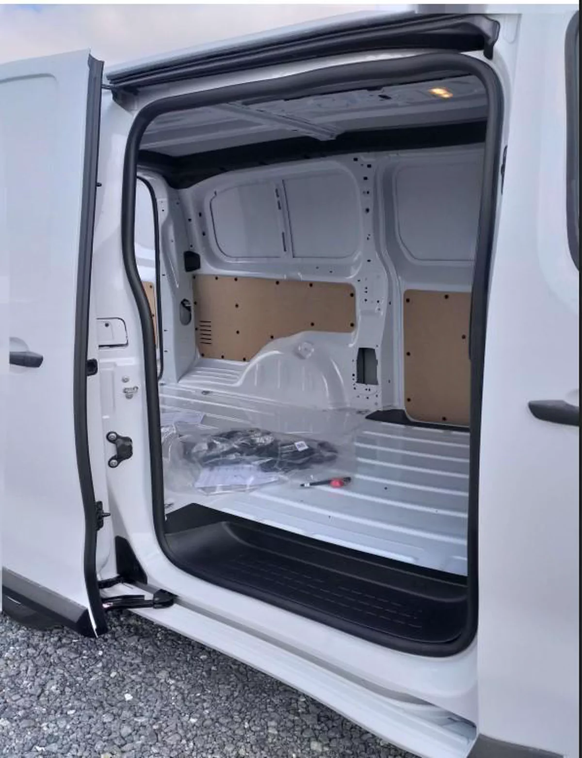 Citroën Jumpy Cargo Van 2026 – 2.0L Turbo Diesel-1-1
