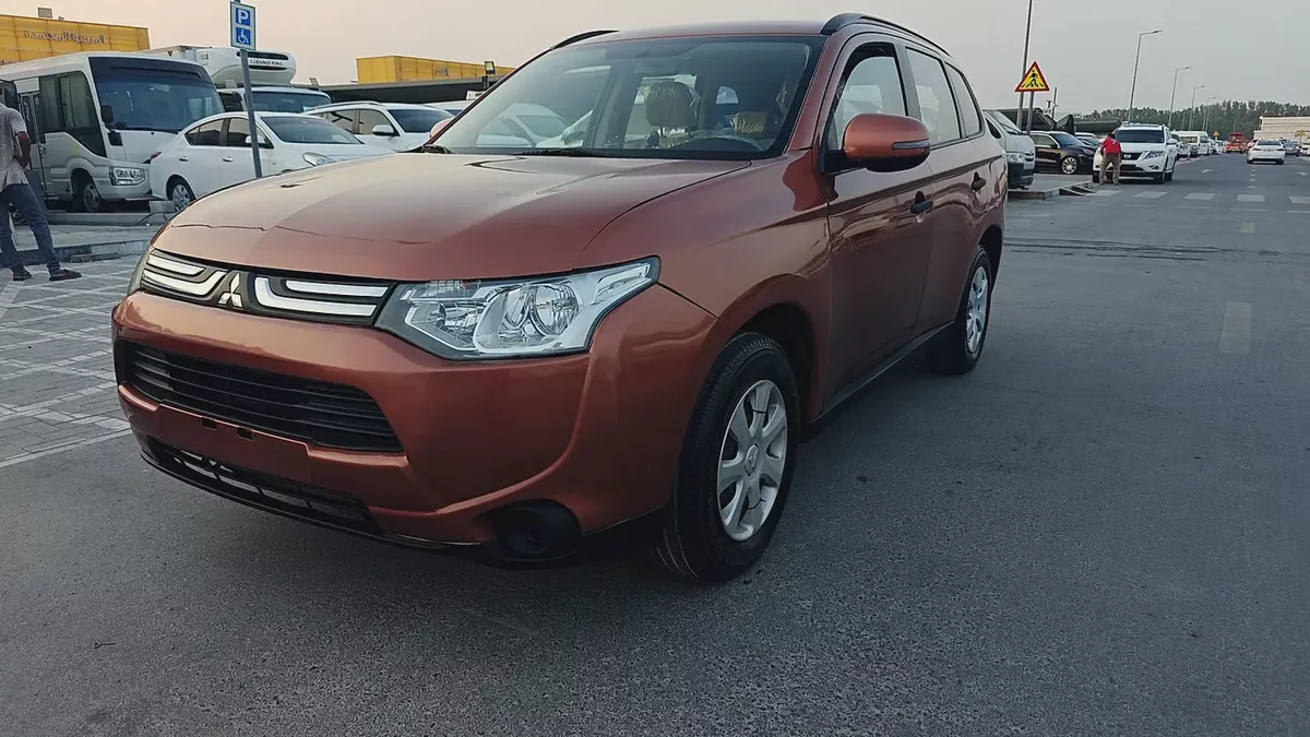 Mitsubishi Outlander GLX 2014 | GCC Specs | Well Maintained-2-2